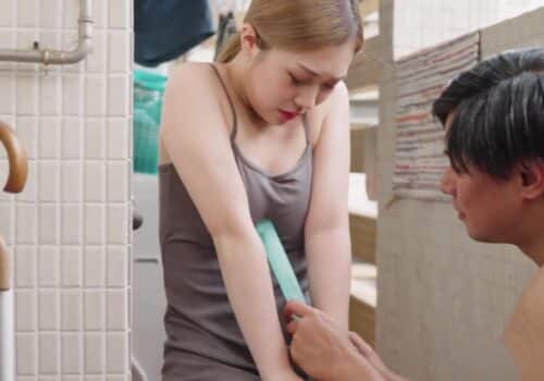 biet-con-dau-thieu-thon-tinh-duc-bo-chong-ga-tinh-khi-con-trai-di-vang