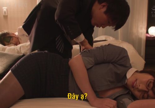 chuyen-cong-tac-cung-hai-co-dong-nghiep-dam-dang