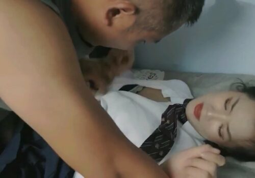 dit-em-nu-sinh-ca-biet-tai-ky-tuc-xa-sung-suong